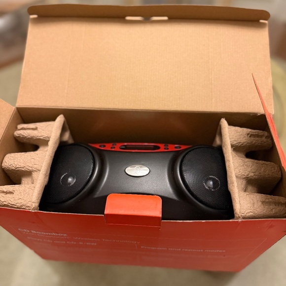 New Groove Onn Red Boombox CD Player & FM w/Radio Bluetooth Wireless Technology - Picture 8 of 11